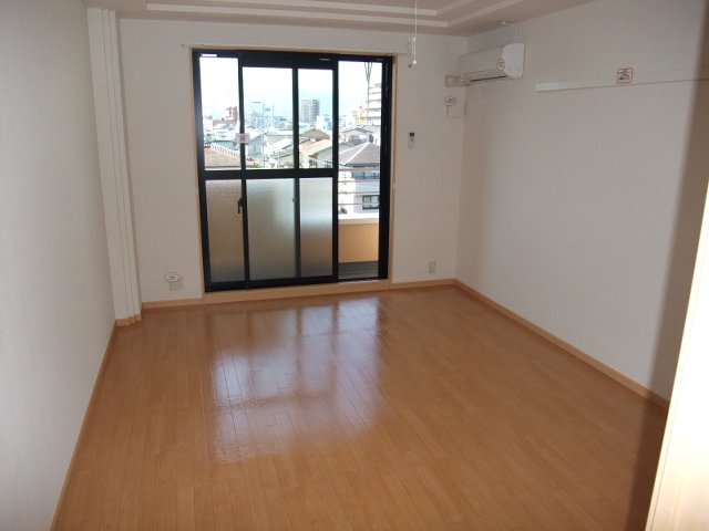 ローザ　オノモン303号室 洋室