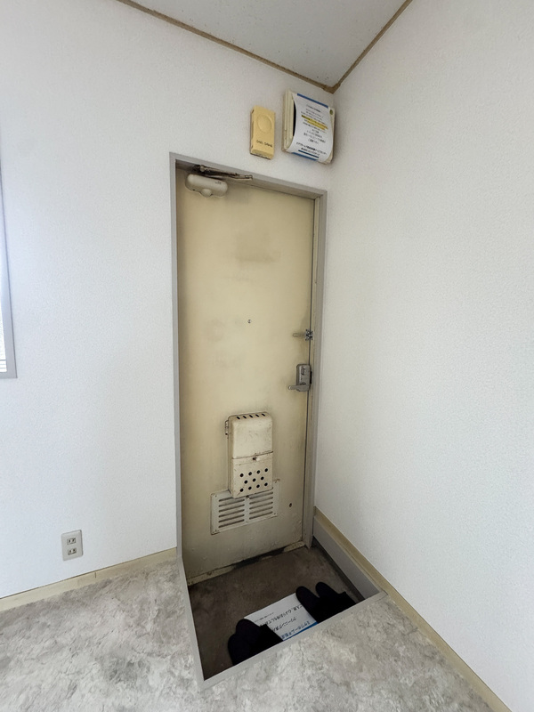 エコー・ハイツ1階 玄関