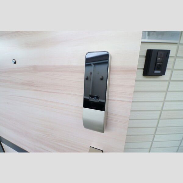 Plum tree garden G301号室 玄関IC錠