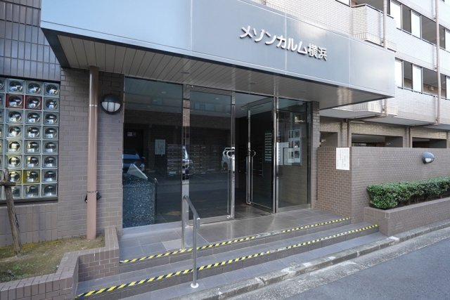 メゾンカルム横浜2階 エントランス