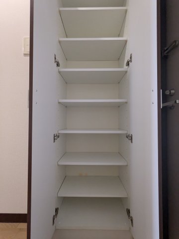 ジュメル京成船橋302号室 収納