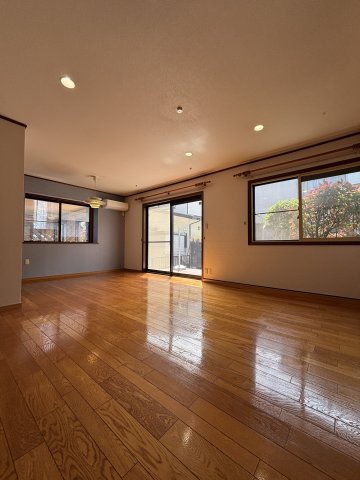 本藤沢６丁目戸建 リビング