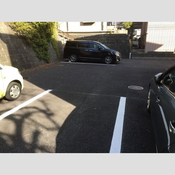 アン・シェルブール 駐車場