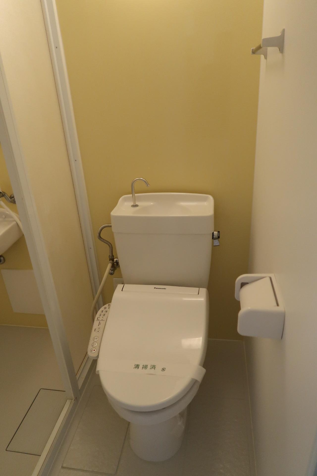 響橋テラス104号室 トイレとシャワーが分かれ、浴室乾燥機もついています。