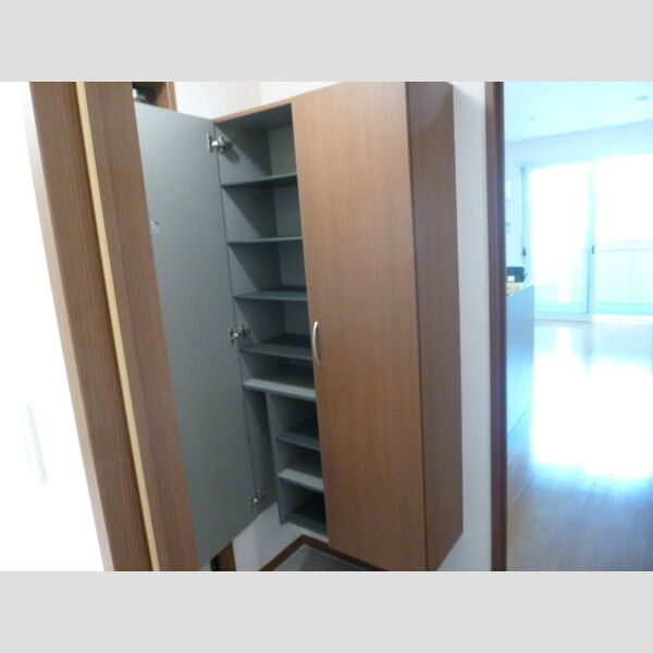 エーデルワイス302号室 玄関