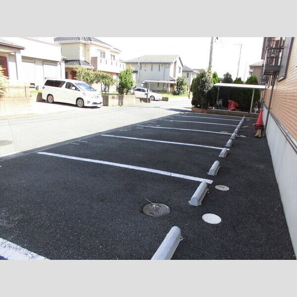 Royal Garden 400&16　ABCDA101号室 駐車場