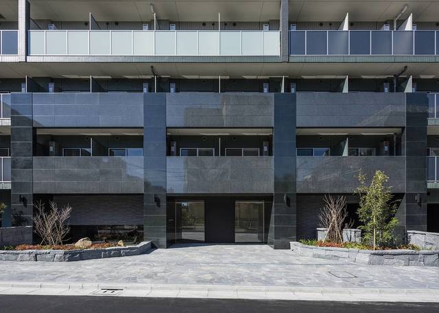 グランド・ガーラ大島4階 ゆとりのあるエントランスです