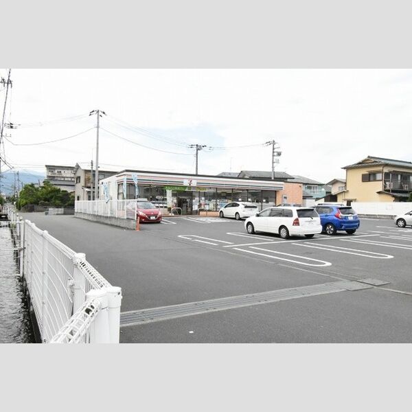 フォーリーフ セブンイレブン小田原栢山店