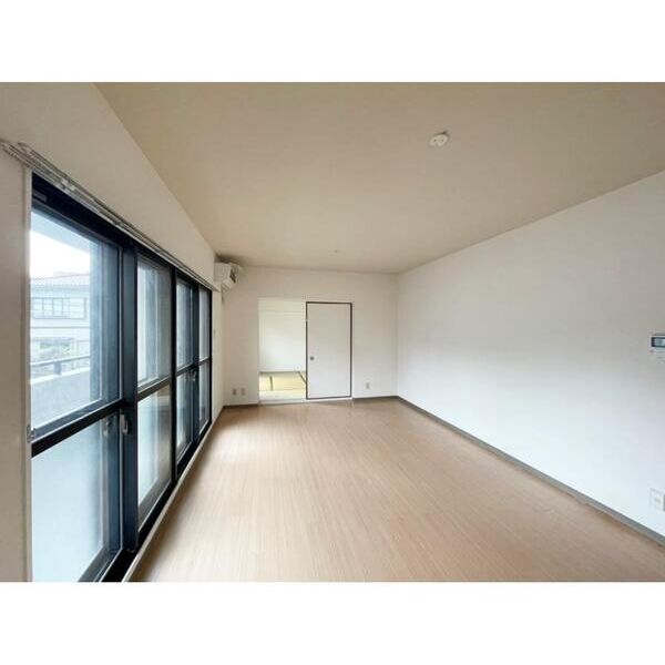 リバティハウス201号室 リビング