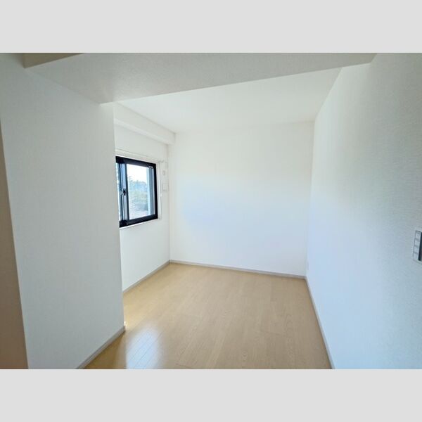 グランヴェールにしすな305号室 洋室6帖(別角度)