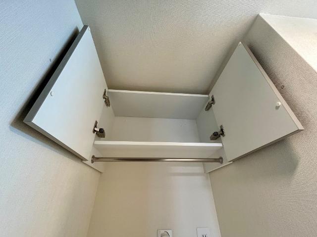 ソラール楓Ｂ 洗濯機置き場上　収納