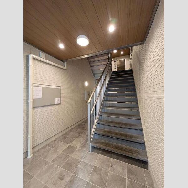 グレイスメゾン 共用階段