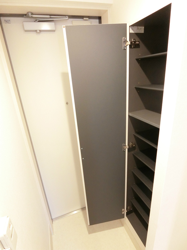 リブリ・栖 玄関