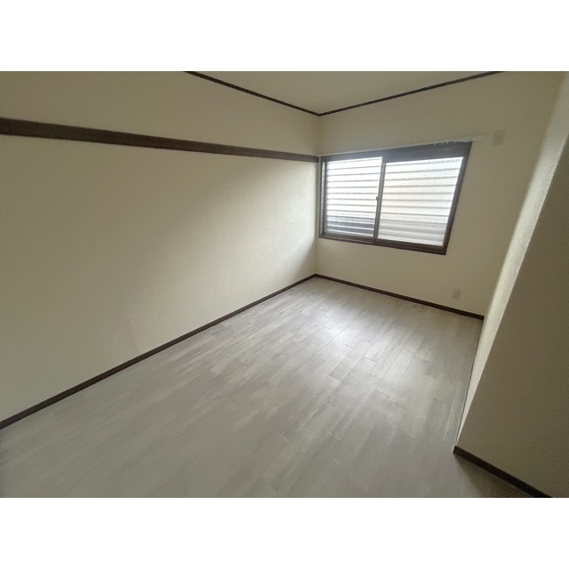 グランデュール瀬戸岡205号室 内観