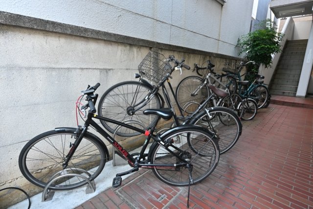 日吉パールハイツ4階 駐輪場