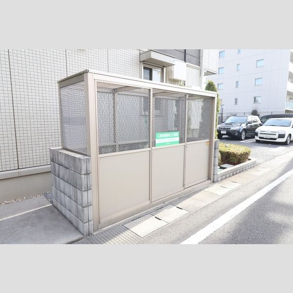 サンシャインみさと201号室 ゴミ置き場