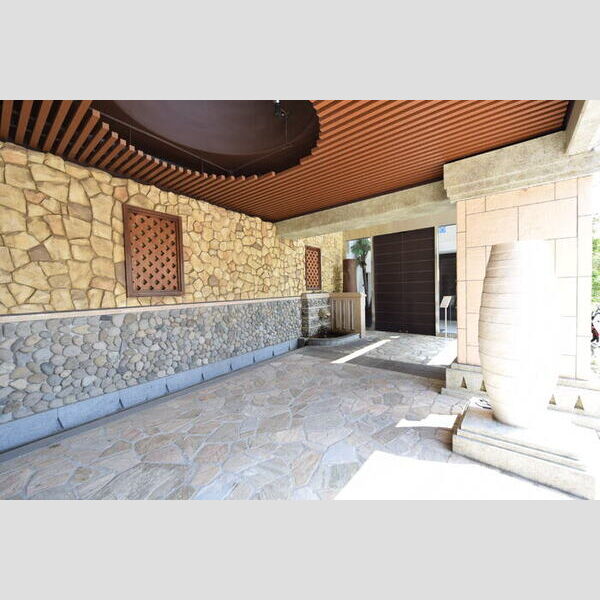 ロイヤルパークス西新井0327号室 エントランス