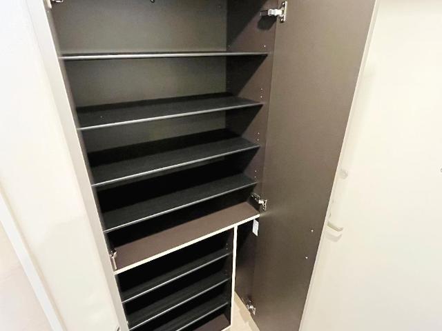 アベリア　コンフェッティ 下駄箱