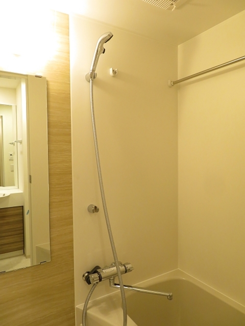 ガーラ・ステーション横浜三ツ沢2階 落ち着いた空間のお風呂です