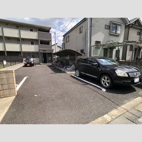 アルカンシェル北越谷106号室 駐車場