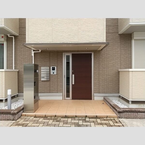 ハイムにしきのⅡ オートロックエントランスと宅配BOX