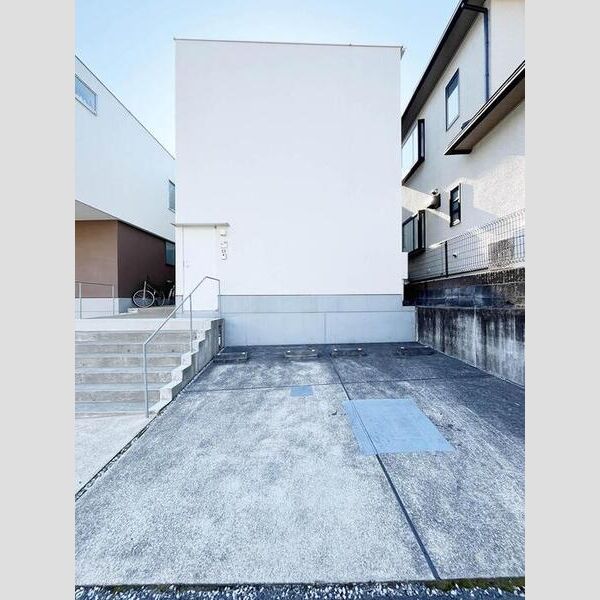 カーサアッカ 駐車場