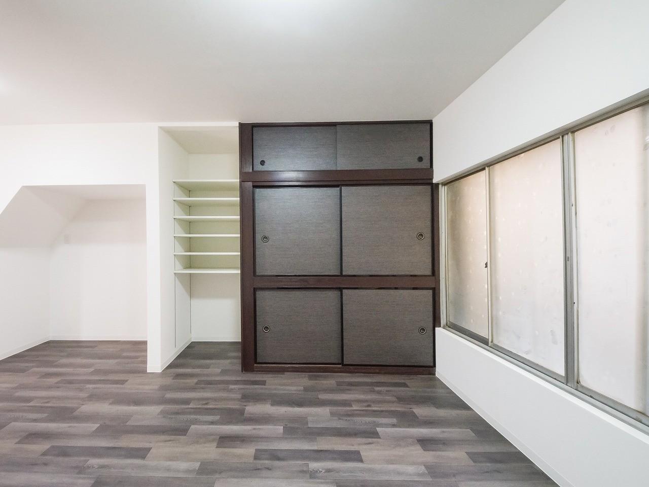 リノベ2階建て戸建・瑞江ハウス　2駅利用可 リビングに造り付けオープンラック設置！パントリーにも♪