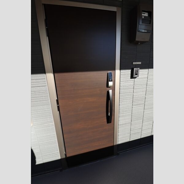 セレスティア白鳥206号室 玄関