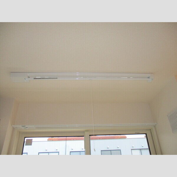 カーサ L303号室 303(室内物干し)