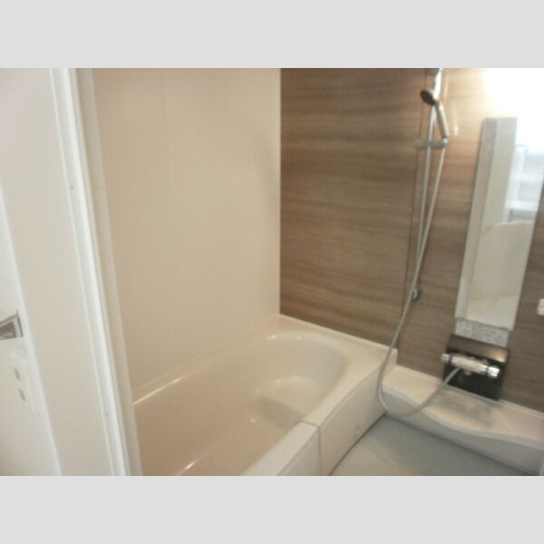 カーサ フィオーレ102号室 広々とした一坪風呂♪