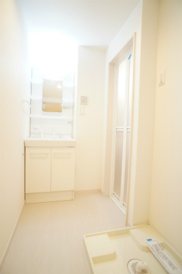 リブリ・ジュネス聖1階 洗面