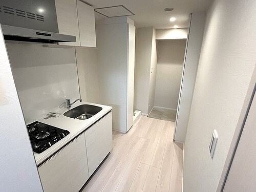 VIOR文京関口4階 洋室からの室内キッチン※同タイプ別部屋2025.12新築未入