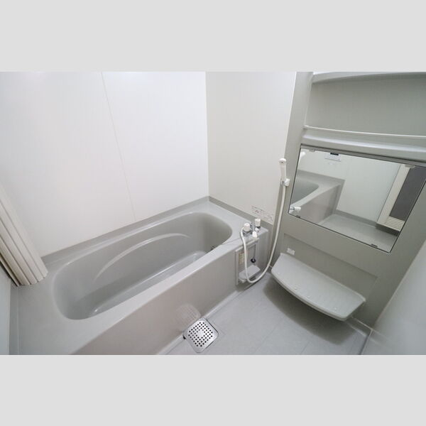 ロイヤルクレッセント西登戸 浴室