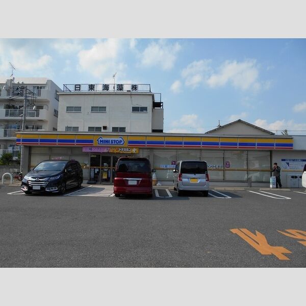 レイストリーフⅡ ミニストップ鹿浜4丁目店まで徒歩6分(449m)
