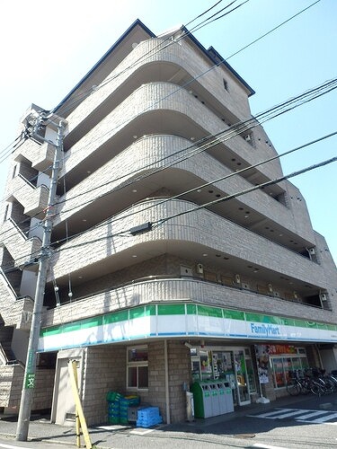 フルール狛江5階 ファミリーマート 狛江慈恵医大前店：１階店舗
