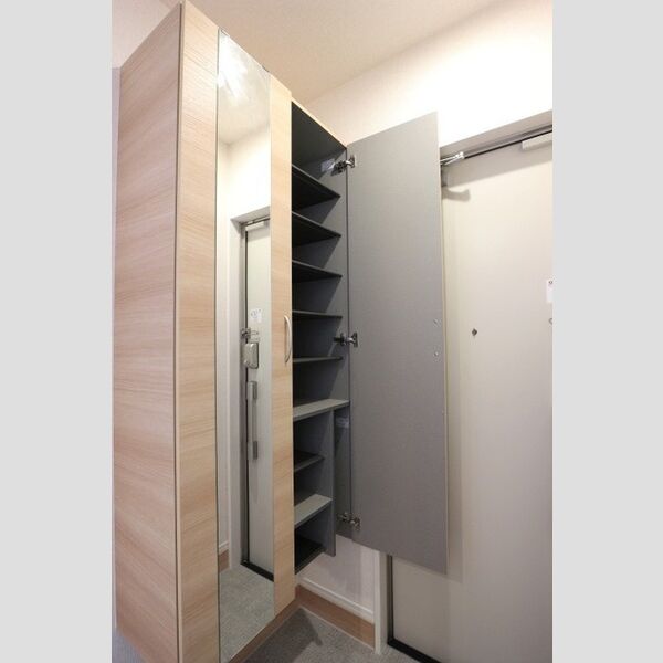 コリーヌ305号室 シューズボックス