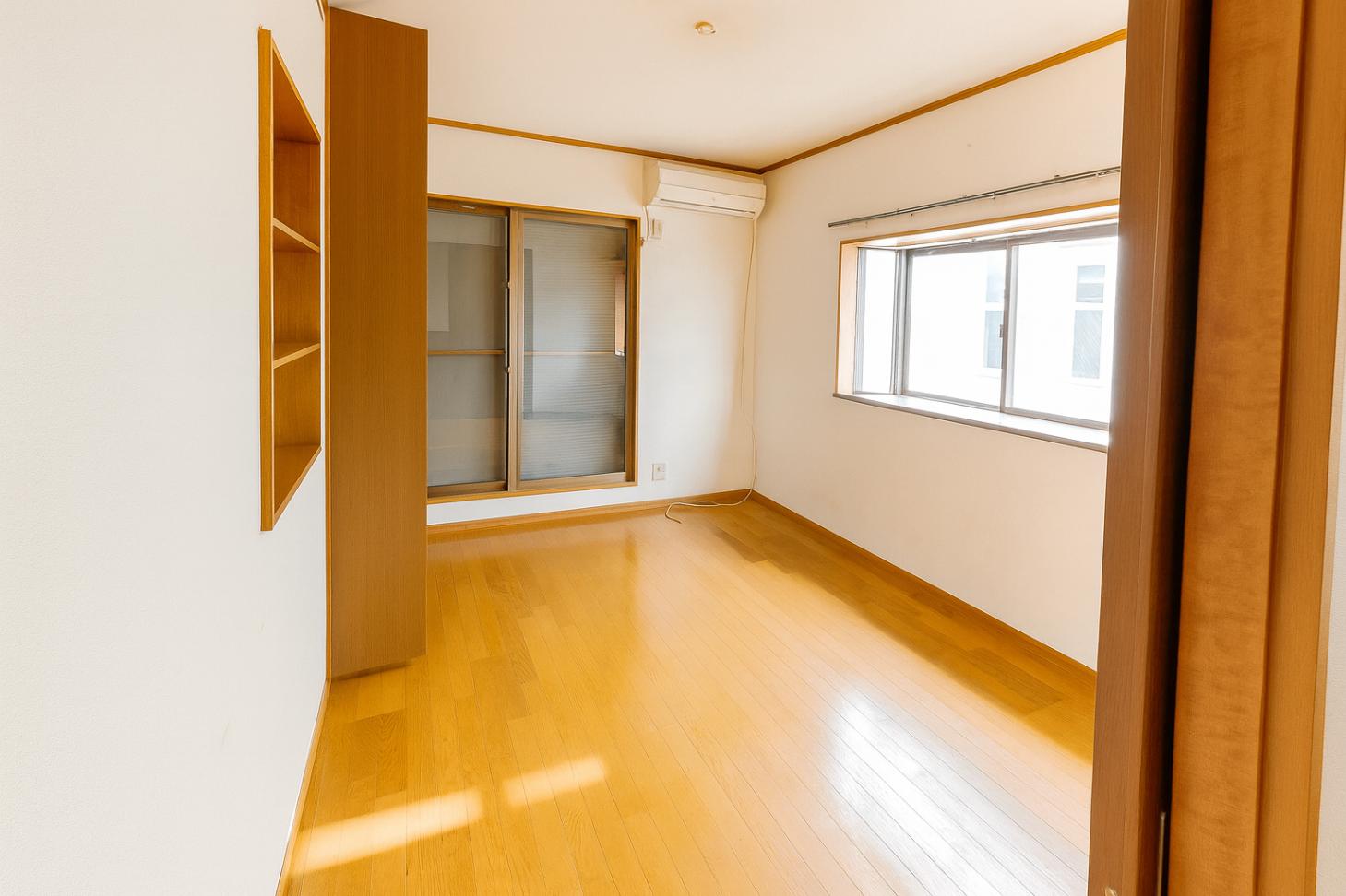 平塚市入野戸建 ２階南西側６畳