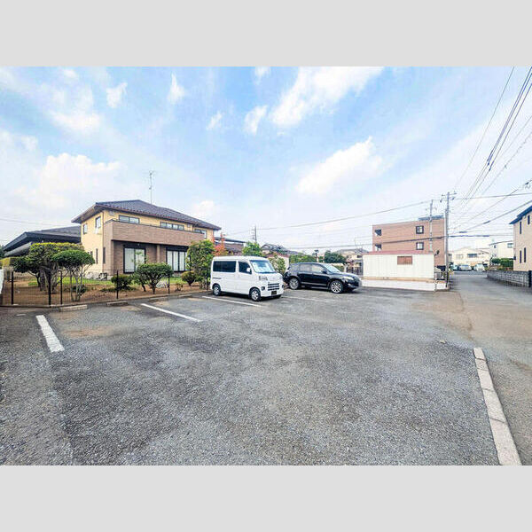 カロンアイリス201号室 駐車場