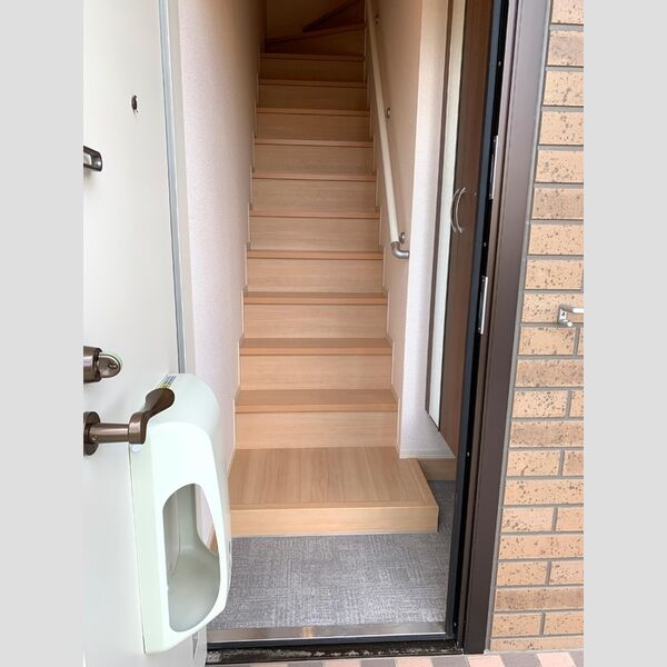 ハウス三生 玄関