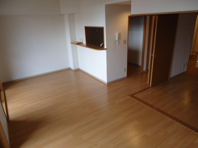 ＳｋｙＣｕｂｅ東本郷0503号室 リビング