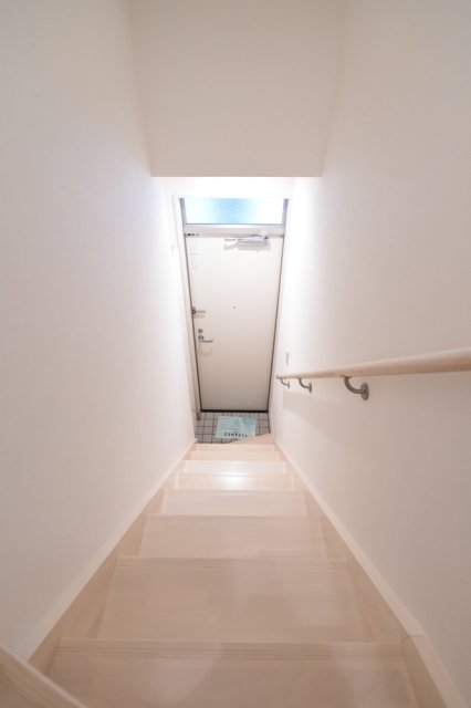 ウィンズ・パレ西落合 玄関