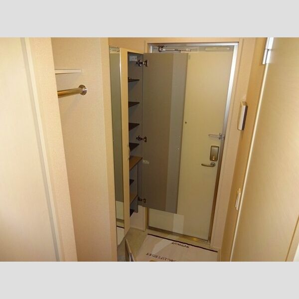 クレッシェンド205号室 玄関