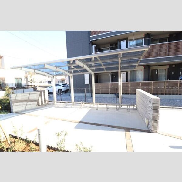 WEST COURT 結 駐輪場