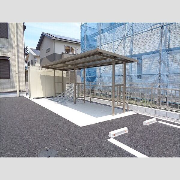 グラン シャルール101号室 駐輪場