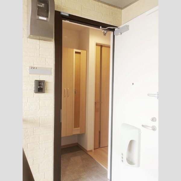 Ume et Olive 201号室　玄関