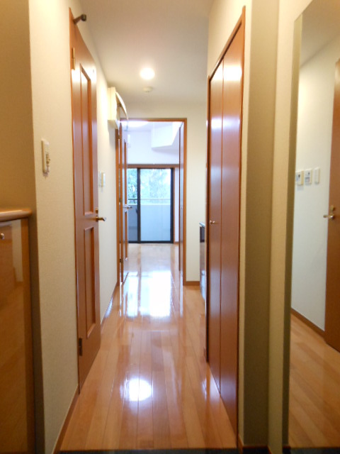 ガラ・ステージ芝公園駅前 収納もある玄関です