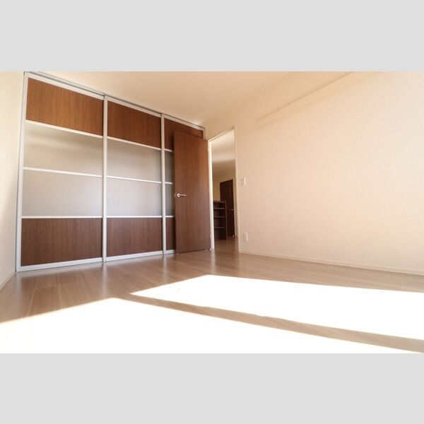 ブラウンヒルズ203号室 洋室5.9帖