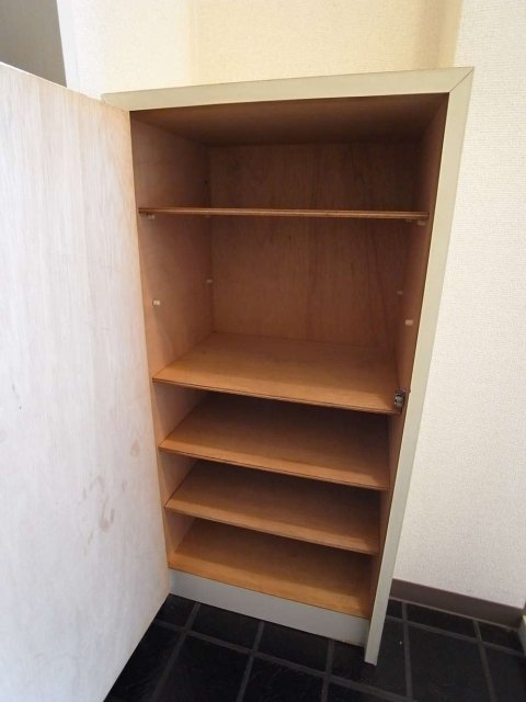 朝日プラザ旗の台 靴入