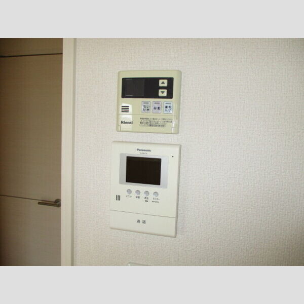 グランメールⅡ201号室 Ⅱ201(モニター付インターホン、給湯器リモコン)