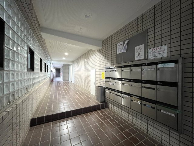ホワイトキャッスル上鷺宮2階 エントランス